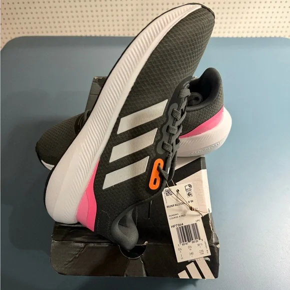 Adidas woman’s grey and pink size 7 Sneakers - Picture 2 of 5